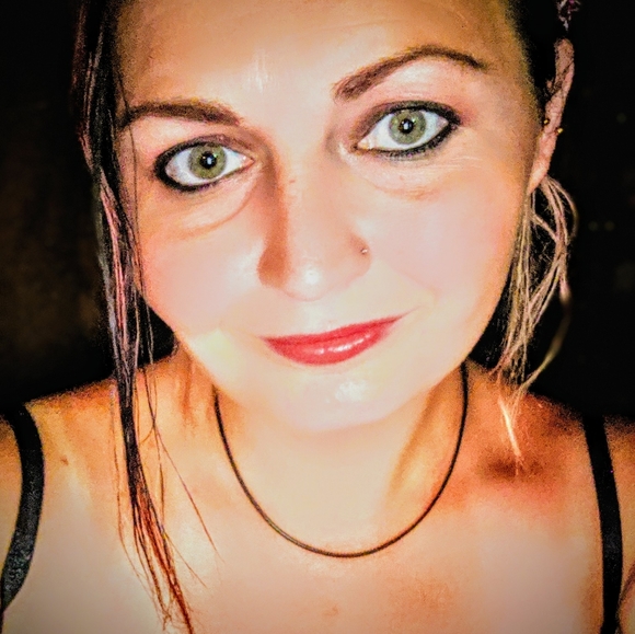 Meet your Posher, Crystal - Picture 4 of 15